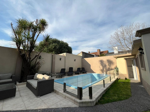 Venta Casa 6 Ambientes 600 M2- Castelar Norte