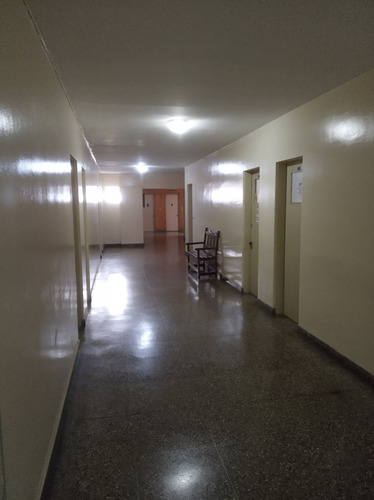 Imagen 3 de 13 de Vendo Oficina En Galería Geminix 48 E/ 7 Y 8. Piso 1° Contrafrente.