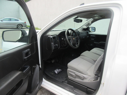 Imagen 5 de 11 de Chevrolet Silverado 2018 5.3 V8 2500 Ls Cabina Regular 4x4 A