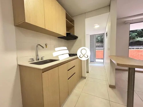 Vendo Apartamento En Itagüí, Con Terraza, A Dos Cuadras Del Parque Principal