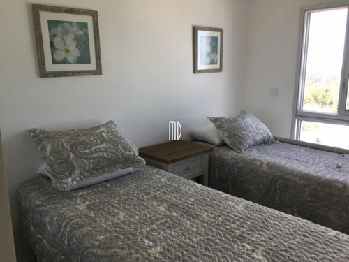 Hermoso Apartamento Con Vista Al Mar Desde Terraza- Ref: 6365