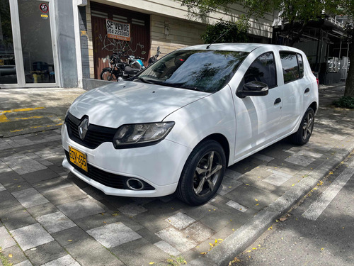 Renault Sandero Life + 1.6 MT