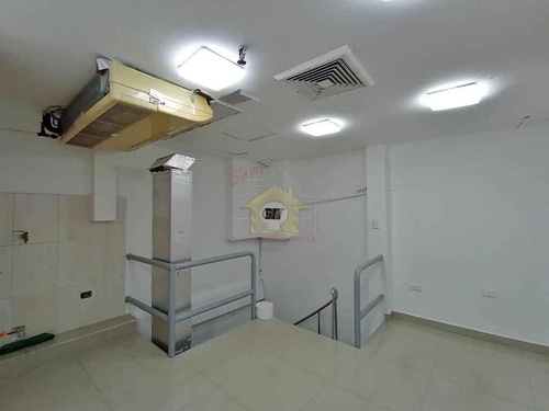 Local En Venta C.c. Fin De Siglo. 3 Niveles (planta Baja, Mezzanina Y 3er Nivel) Linea Telefonica, Internet A/a Central