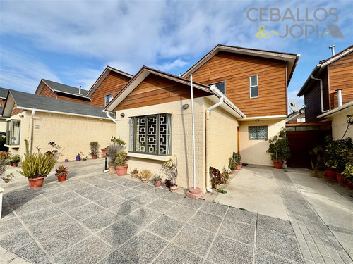 Casa En Venta De 3 Dorm. En Villa Alemana