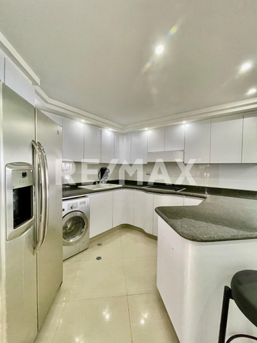 Venta Exclusivo Apartamento En Los Corales, Caraballeda, La Guaira, Vargas