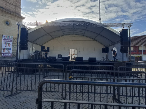 Imagen 4 de 10 de Alquiler De Sonido,tarimas,luces, Pantalla Bogota 3138840989