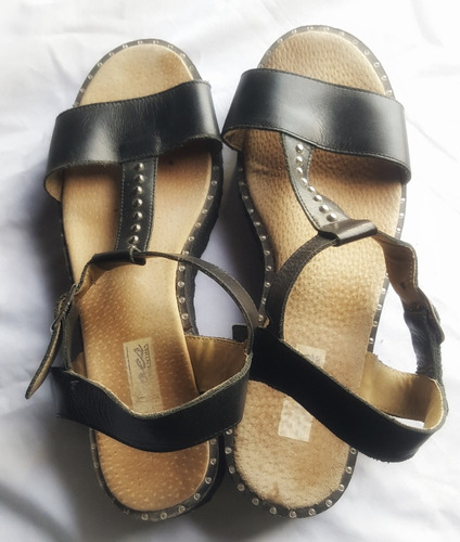 Sandalias Dama 43-44 Cuero Y Tachas Con Base De Goma Oferta 