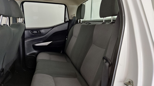 Imagen 7 de 13 de Nissan Np300 Doble Cab Diesel 4x4 Dt Mt 2018
