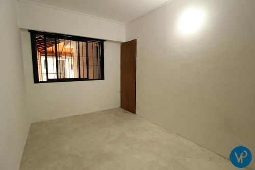 Casa En Venta Castelar Apto Crédito Bancario, Ph 3 Ambientes Con Departamento 2 Ambientes Al Fondo