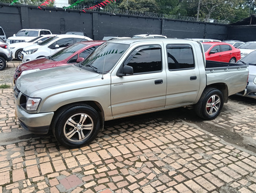 Toyota Hilux 2.4l 4x2
