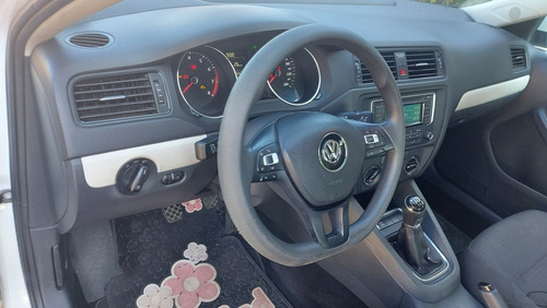 Imagen 12 de 14 de Volkswagen Jetta Trendline 2016 Transmision Estandar