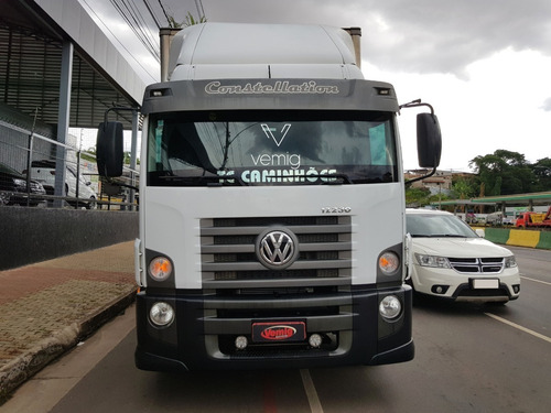Vw 17.230 2017 Constellation 4x2 Baú Cg Seca Facchini