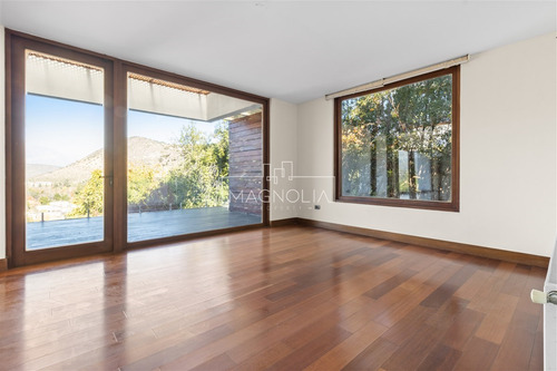 Casa En Arriendo De 5 Dorm. En Lo Barnechea