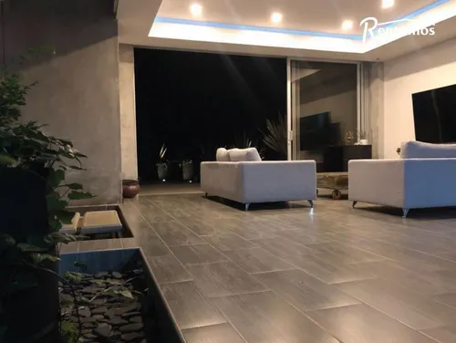 Casa En Venta En Loma Del Escobero. Cod V11467