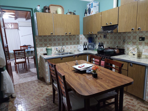 Hermosa Casa De 3 Habitaciones En Pleno Centro De La Ciudad