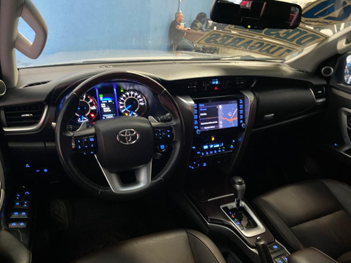 Toyota Hilux SW4 2.8 D-4D TB SRX 7L 4X4
