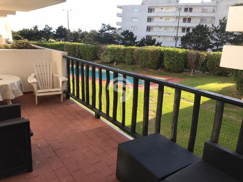 Apartamento Ubicado En Playa Mansa- Ref: 4110