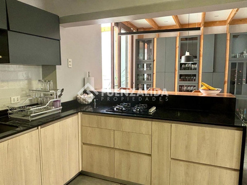 Casa En Venta De 3 Dorm. En La Reina