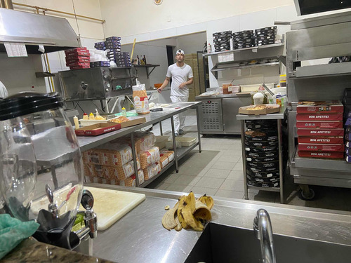 Vendo Pizzaria Muito Bem Montada Faturamento 40 A 50 Mil Mês