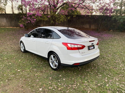 Imagem 3 de 8 de Ford Focus Sedan 2.0 16v 4p Se Powershift Flex