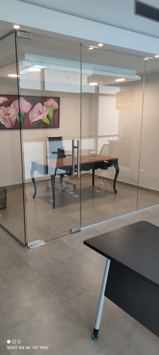 Imagen 6 de 23 de Oficina En Venta Remodelada En C.c Parque Cerro Verde Precio A Consultar