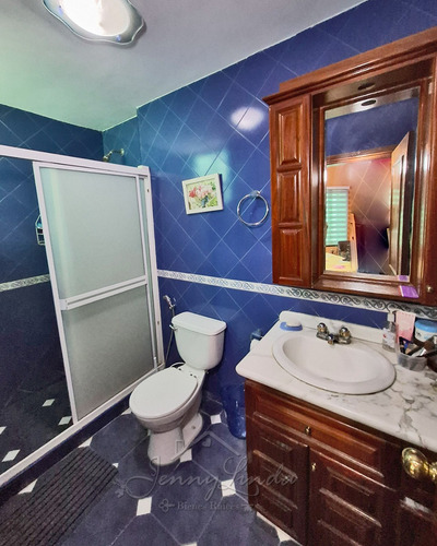Venta Bella Casa 543 M² En Urb. Andrés Bello, Maracay