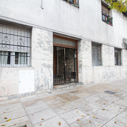 Venta Flores Dto 2 Amb. C/patio
