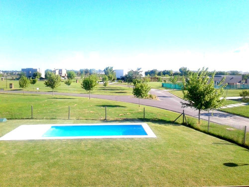 Casa En Venta En El Canton Con 3 Dormitorios. Con Renta