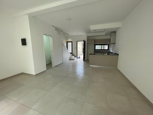 Imagen 6 de 7 de Venta - Ultimo, Duplex 3 Ambientes Con Cochera Monte Grande