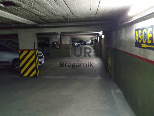 Imagen 5 de 10 de Venta Cochera Doble En El Centro, Caba, Oportunidad.