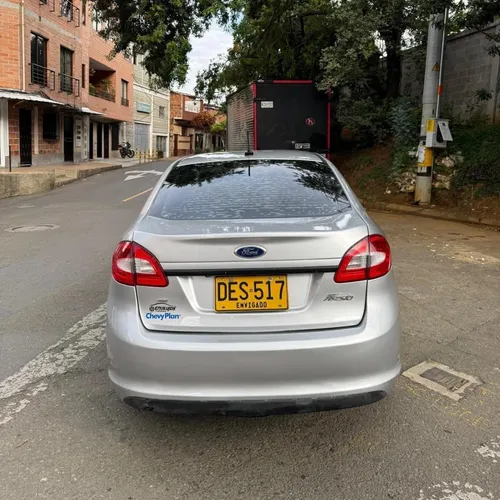Ford Fiesta 1.6 Hatchback Mecánica