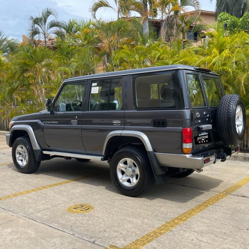 Imagen 7 de 13 de Toyota Land Cruiser Machito