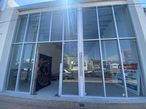 Imagen 10 de 14 de Importante Local Comercial A Estrenar En Venta