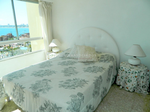 Apartamento En Peninsula - Punta Del Este- Ref: 1209