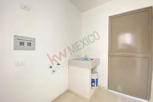 Casa Con Habitación En Planta Baja, Ubicada Al Oriente De Torreón.