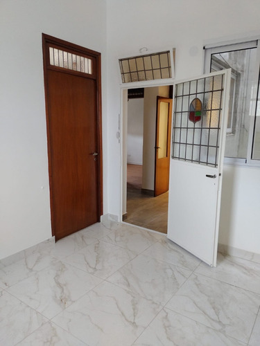 Imagen 12 de 30 de Impecable 3 Ambientes Reciclado A Nuevo Con Balcón Al Frente