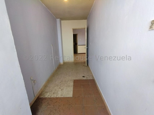 Imagen 8 de 14 de Rosangel Parraga Rentahouse Vende Vende Oficina En Av Bolivar Valencia Carabobo 22-21263