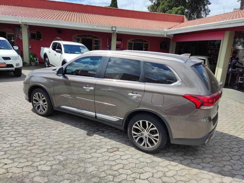 Imagem 13 de 15 de Mitsubishi Outlander 4x4-at 3.0 V-6 4p 2018
