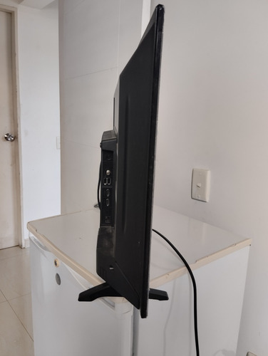 Imagen 6 de 7 de Televisor Hyundai De 32 Para Repuesto O Reparar