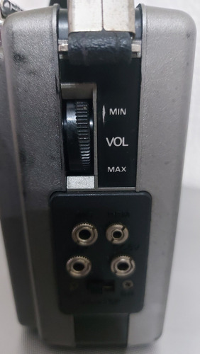 Radio Grabador Funcionando Audifonos Y Pilas Plateado (Usado)