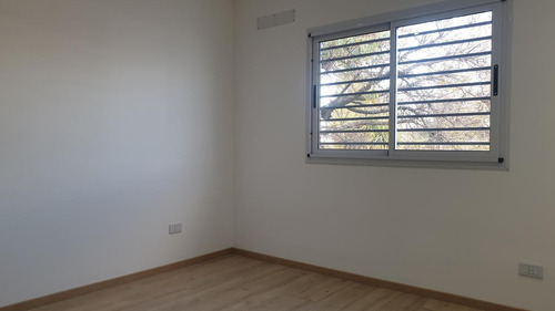 Imagen 13 de 15 de Duplex De 4 Ambientes Con Cochera En Ituzaingó Norte