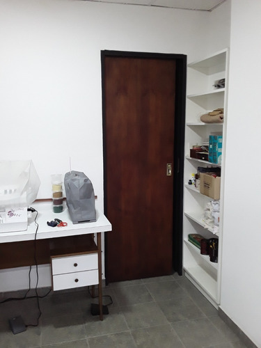 Imagen 5 de 15 de Oficina En Calle Caseros . Departamento De 1 Dormitorio