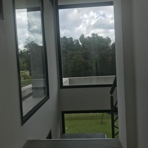 Imagen 19 de 27 de Casa En Venta Ambientes Amplios, 3 Dormitorios + Servicio. 310 M2 + Terreno. Vale La Pena Coordinar Visita!