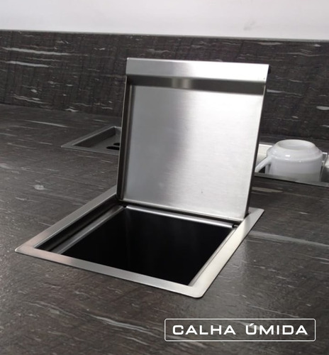 Imagem 6 de 7 de Lixeira Quadrada 4 Litros Com Tampa Inox