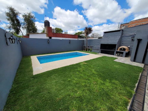 Imagen 8 de 11 de En Venta - Importante Propiedad Con 3 Dormitorios, Pileta Y Garage Cubierto En Moreno | Barrio San Jose