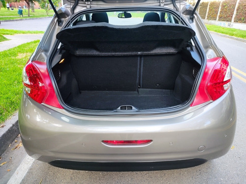 Peugeot 208 2014 1.6 Allure