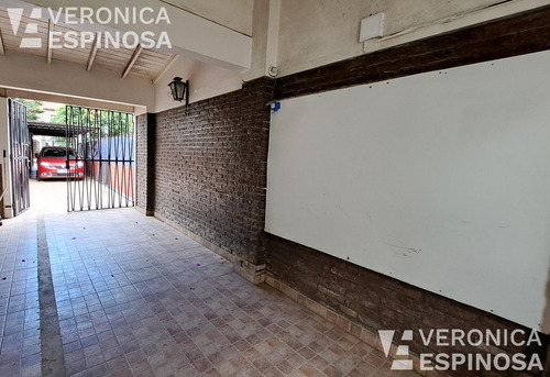 Casa En Venta En Villa Luzuriaga, 5 Ambientes