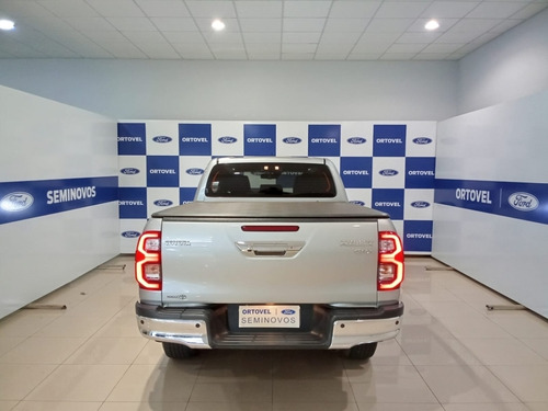 Toyota Hilux 2.8 D-4D TURBO DIESEL CD SRX 4X4 AUTOMÁTICO