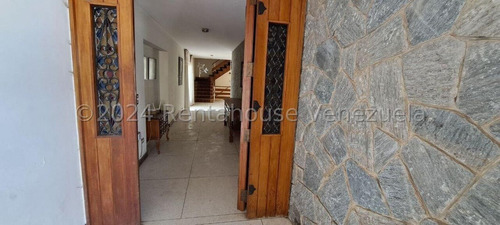 Se Vende Casa En Prados Del Este 