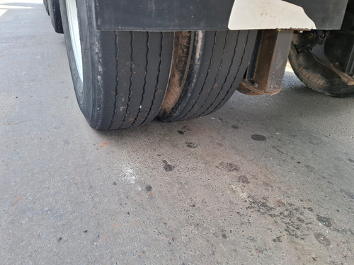 Carreta Randon Carga Seca 2 Eixos C/ Pneus